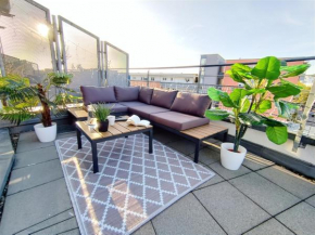 Ulmer Penthouse für 7, Arbeitsplatz, XXL-Dachterrasse, Grill, Wii